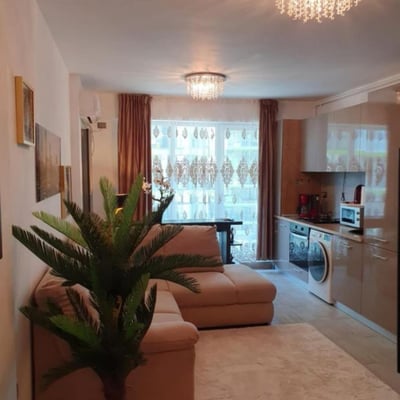 Аренда комфортных 3-комнатных апартаментов с видом на море, 89 м², в районе Мамая, Констанца, Румыния